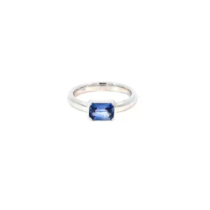 14 Karat White Gold Sapphire Ring