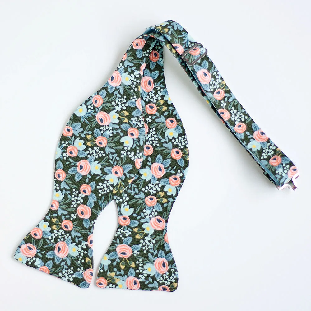 Men's Necktie / Rosa In Forest