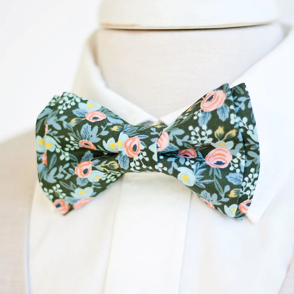 Men's Necktie / Rosa In Forest